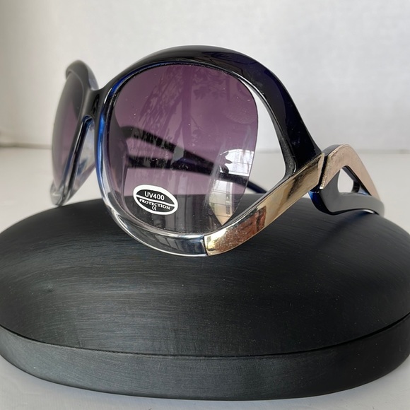 Accessories - NWOT Beautiful Italian Sunglasses.